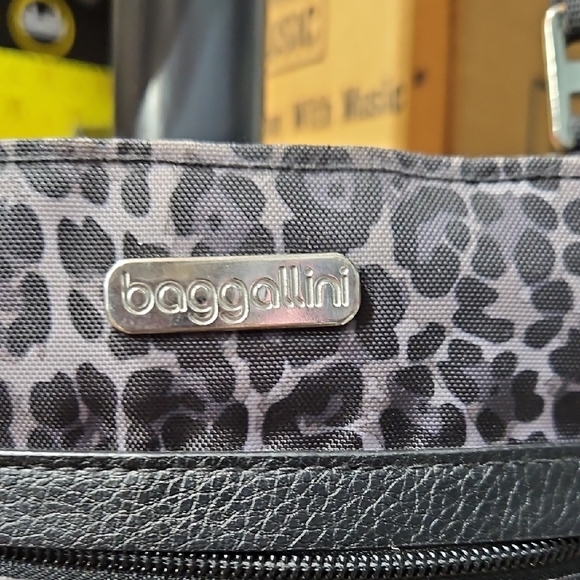 Baggallini Handbags - Baggallini Gray Leopard Print Belt Bag